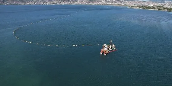Büyükşehir, İzmit Körfezi’ni hem koruyor hem temizliyor  İzmit Körfezi 7/24 gözetim altında haberi