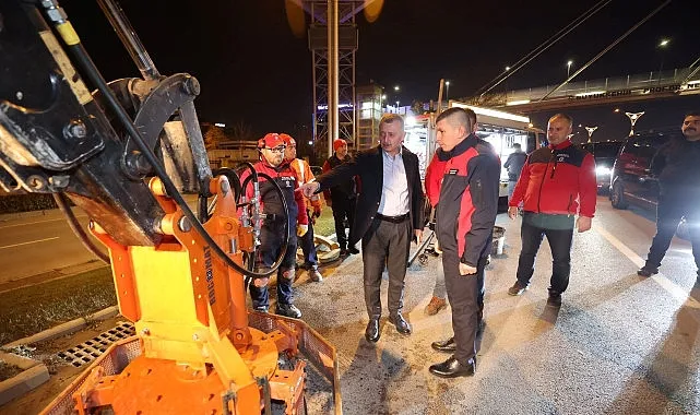 Büyükşehir'de yeni yıl gecesi de yol bakım hizmeti devam etti