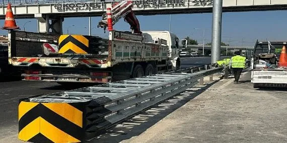 Büyükşehir'den 65 bin metre oto korkuluk