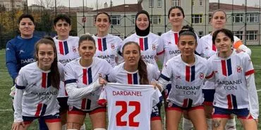Çanakkale Dardanelspor Kadın Futbol Takımı, Ligin İlk Yarısını Lider Olarak Tamamladı haberi