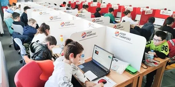 Canik'te 138 Bin Öğrenci Geleceğin Teknolojileriyle Tanıştı haberi