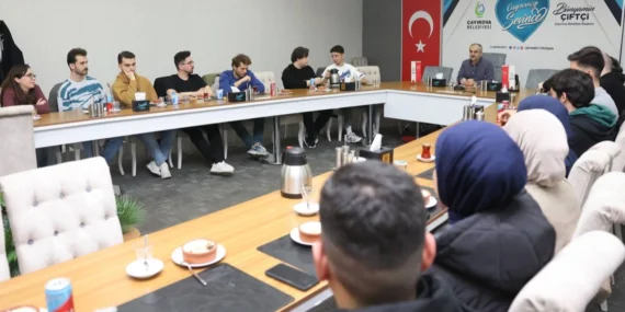 Çayırova'da Başkan Çiftçi, üniversitelilerle buluştu haberi