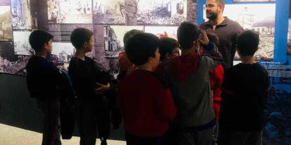 Çocuklar İzmir’in tarihini sergiler, atölyeler ve öykülerle öğreniyorlar haberi