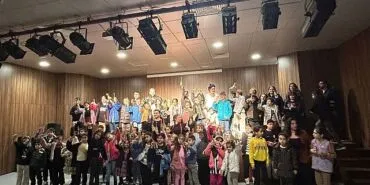 Dayanışma Noktaları çocukları sinema ve tiyatroyla buluşturdu haberi