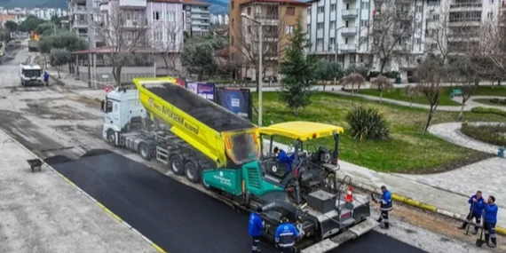 Denizli Büyükşehir asfalt çalışmalarına devam ediyor haberi