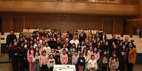 Depremin yaralarını müzik ve dayanışma ile sarıyorlar haberi