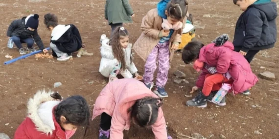 Diyarbakırlı çocuklar meşe tohumlarını toprakla buluşturdu haberi