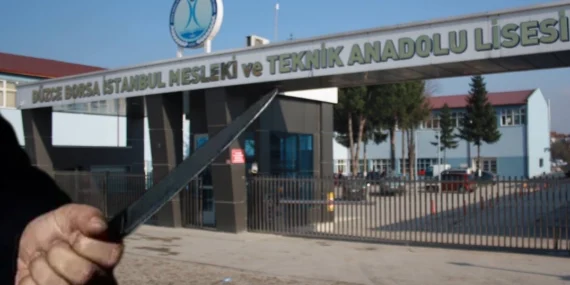 Düzce'de lise öğrencisi okul önünde bıçaklandı haberi