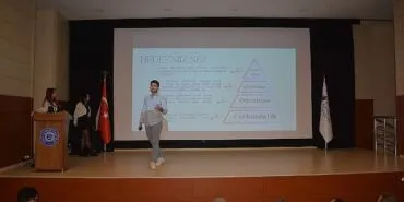EÜ İletişim Fakültesi Reklamcılık Bölümü öğrencileri güz dönemi bitirme projelerini sundular haberi