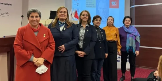 Edirne'de Türk Üniversiteli Kadınlar Derneği'nde görev değişimi haberi