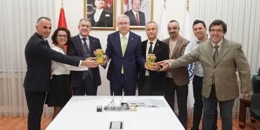 Ege Üniversitesi ile KFC Gıda AŞ iş birliğinde üretilen iki biber çeşidi Tarım ve Orman Bakanlığı tarafından tescillendi haberi