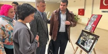 Egeli iletişimciler kolajlarını sergiledi haberi