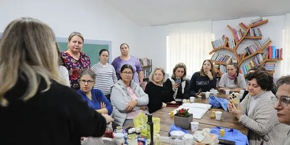 Eğitimlerle Balmumu Kadınların Elinde Hayat Buluyor haberi