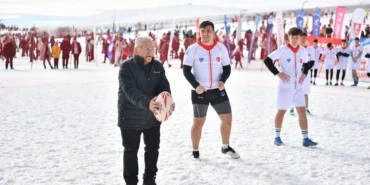 Erciyes'te Kar Ragbi heyecanı yaşandı haberi