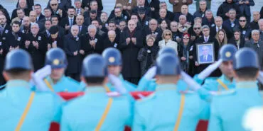 Eski bakan Nahit Menteşe son yolculuğuna uğurlandı