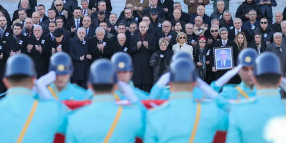 Eski bakan Nahit Menteşe son yolculuğuna uğurlandı