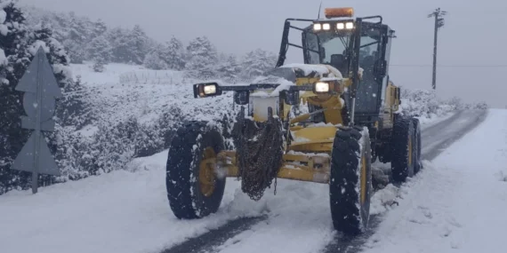 Eskişehir kırsalında kar mesaisi haberi