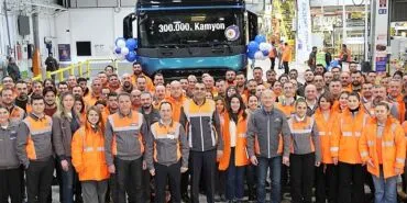 Ford Trucks 300 Bininci Kamyonunu Hattan İndirdi haberi