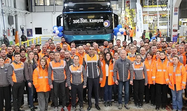Ford Trucks 300 Bininci Kamyonunu Hattan İndirdi haberi