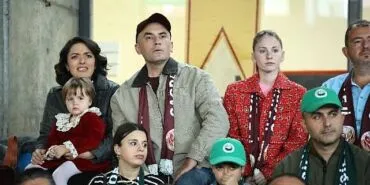 Giray Altınok ve Ezgi Mola'nın başrollerinde yer aldığı, Disney+'ın yeni komedi filmi 'Başka Bir Sen'den ilk kareler yayınlandı. haberi