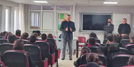 Hatay Dörtyol’da 'Başarıda Arkadaş Seçimi' konferansları