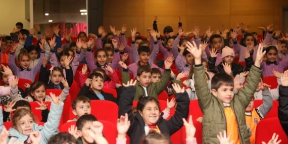 Hataylı çocuklar 'şehir' gülüyor haberi