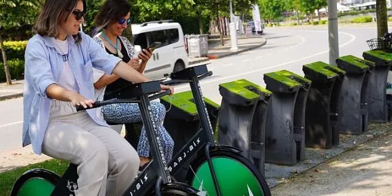 Hem bedenlerini hem telefonlarını şarj ettiler;  2024’te 109 bin 73 dakika pedal çevrildi