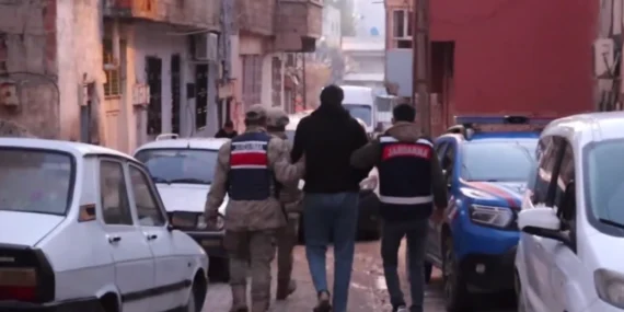 İçişleri’nden 17 ilde DEAŞ’a 42 gözaltı! haberi