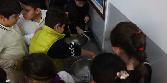 İstanbul Bakırköy'de devlet okullarına su arıtma cihazı haberi