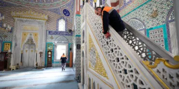 İstanbul Bakırköy'de ibadethanelerde temizlik seferberliği haberi