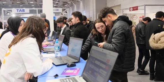 İstanbul Büyükşehir'in kariyer fuarları iş fırsatı sağladı haberi