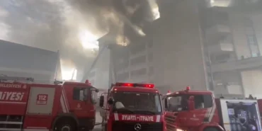 İstanbul Sultanbeyli'de büyük yangın! haberi