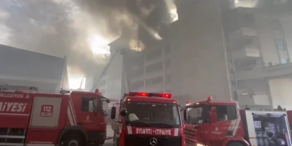 İstanbul Sultanbeyli'de büyük yangın! haberi