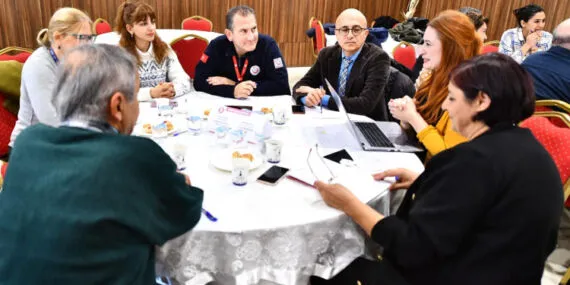 İzmir 'İleri Yaş'ta yol haritası belirliyor haberi