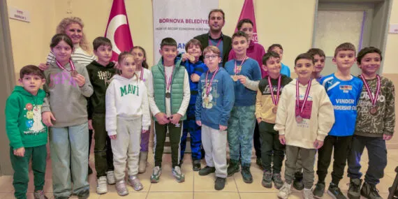 İzmir Bornova’da genç zihinler satrançla buluştu haberi
