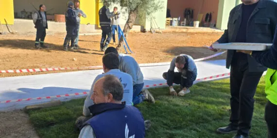 İzmir Güzelbahçe'de saha çalışanlarına baklavalı teşekkür haberi