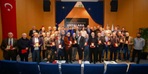 İzmir Karabağlar'da mobilya ustaları onurlandırıldı haberi