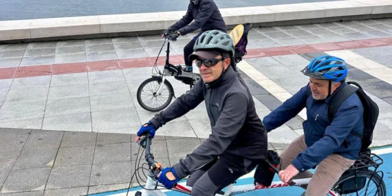 İzmir'de pedallar görme engelliler için çevrildi haberi