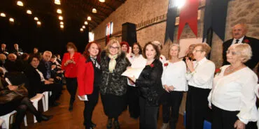 İzmir’de 'İleri Yaşta Dijital Eşitlik' sempozyumu haberi