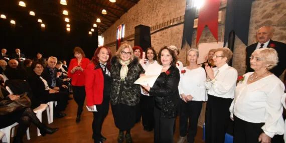 İzmir’de 'İleri Yaşta Dijital Eşitlik' sempozyumu haberi