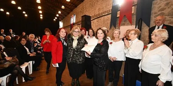 İzmir’de İleri Yaşta Dijital Eşitlik Sempozyumu yapıldı haberi