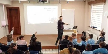 İzmir’in tarihini sergiler, atölyeler ve öykülerle öğreniyorlar haberi