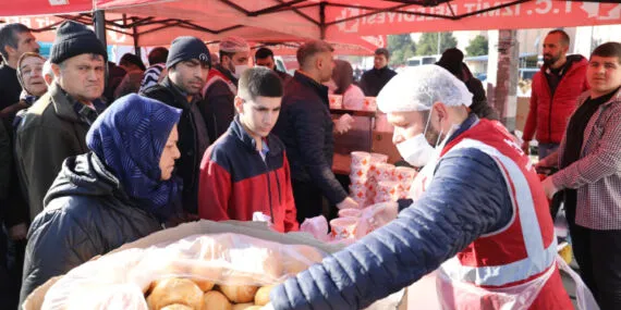 İzmit Darıca'da sıcak yemek hizmetine devam