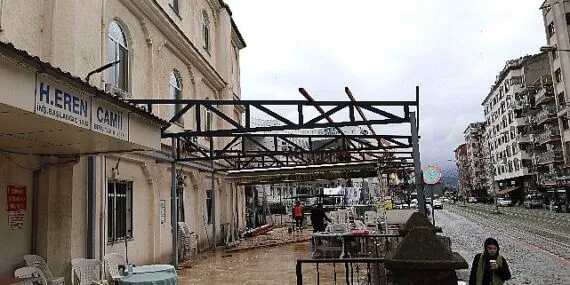 İzmit Eren Camii'ne yeni sundurma haberi