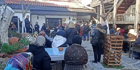 Kadınlar adım adım Manisa’yı geziyor haberi