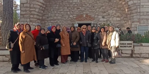 Kadınlar adım adım Manisa’yı geziyor haberi