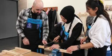 Kadınlar ahşap atölyesinde yeteneklerini keşfediyor;  Ahşabın büyülü dünyası Büyükşehir’de haberi