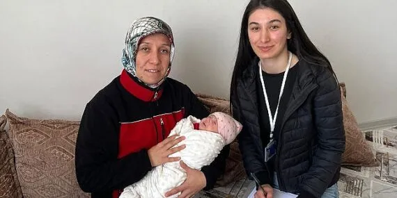 Kahramankazan Belediyesi Sağlık İşleri Müdürlüğü ekipleri, yeni doğan bebeklerin ailelerine yönelik ev ziyaretlerine devam ediyor. haberi