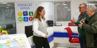 Karabağlar Belediyesi’nden “Engelsiz Masa” hizmeti haberi