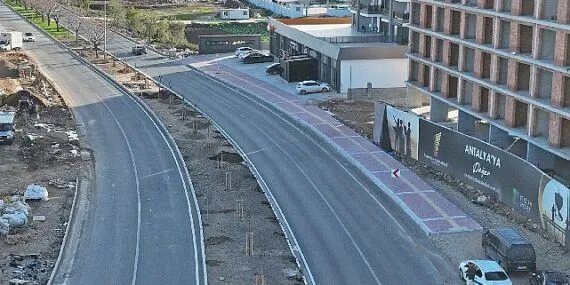 Kardeş Kentler Caddesi trafiğe yeniden açıldı haberi